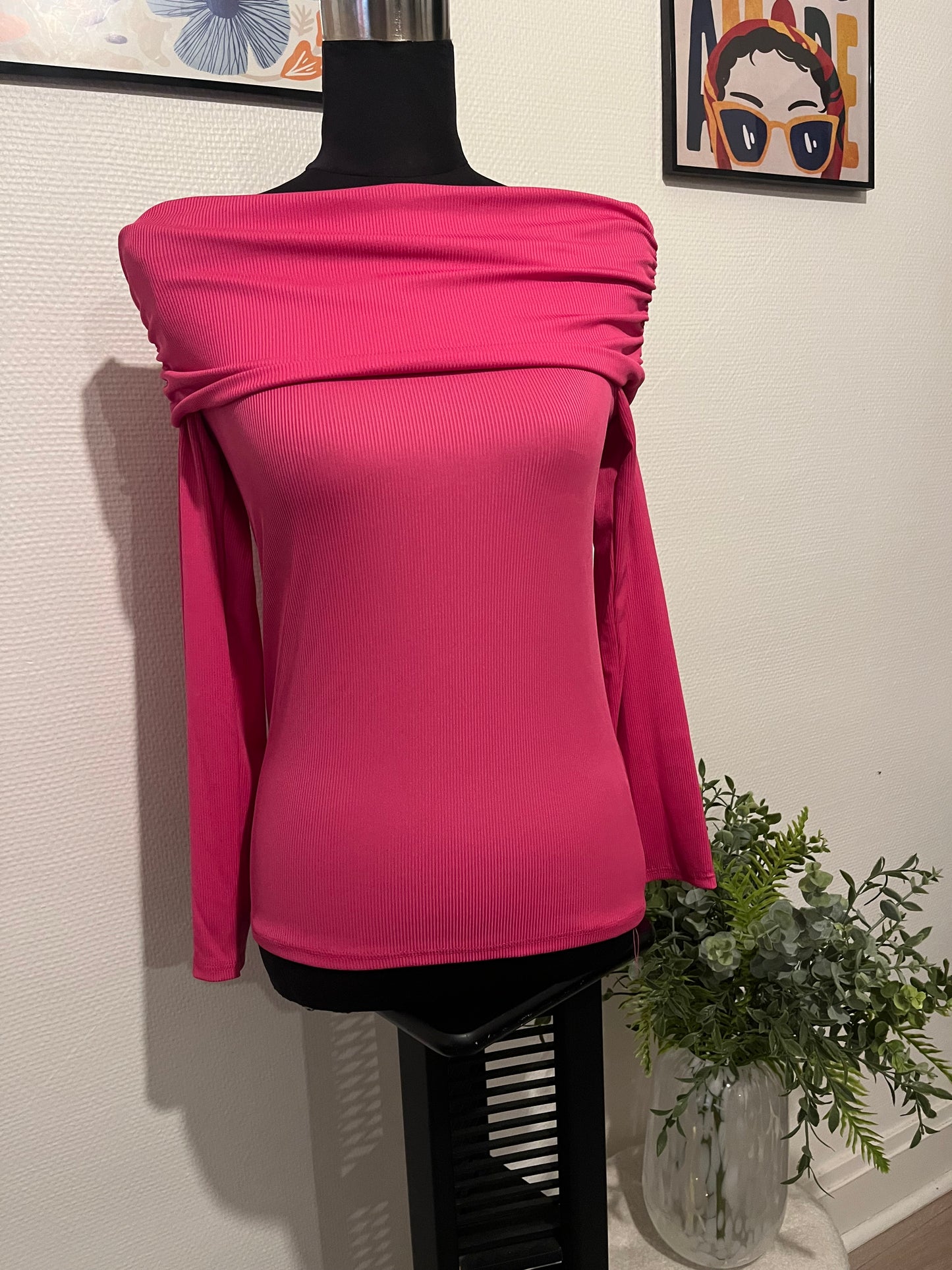 Haut épaule dénudé